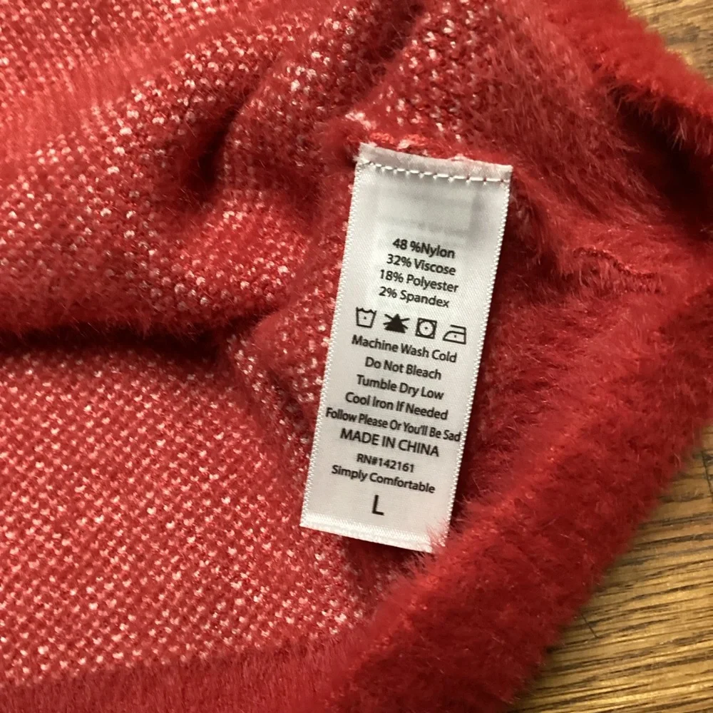 LulaRoe Holiday Poinsettia Red Check Eyelash Sweater. Size Large